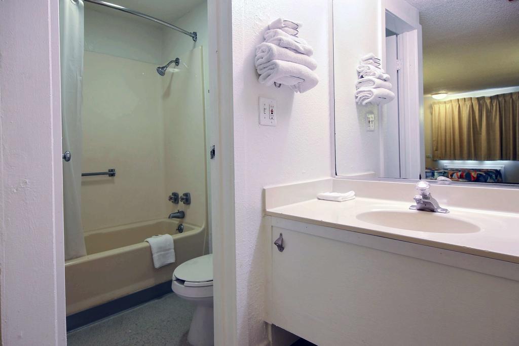 Motel 6 פאלם ביי מראה חיצוני תמונה