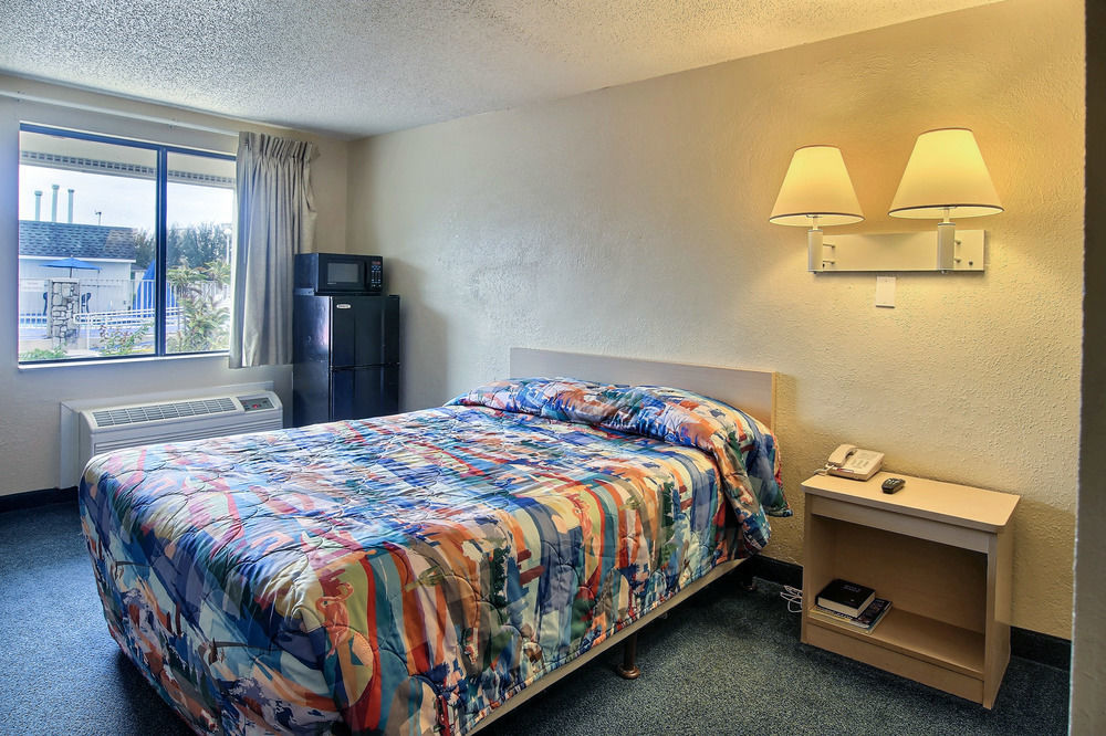 Motel 6 פאלם ביי מראה חיצוני תמונה