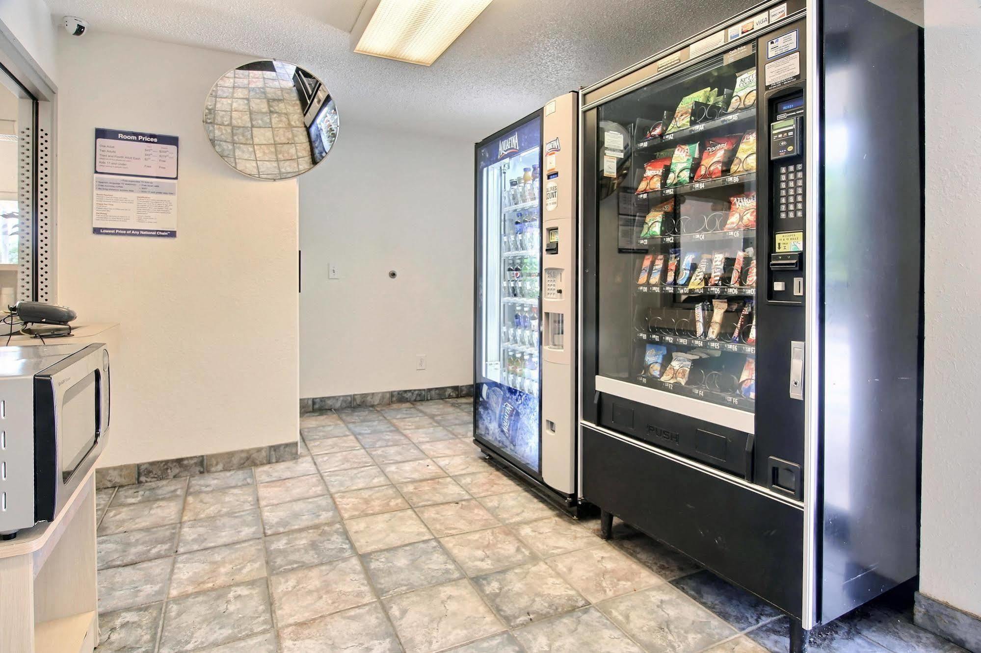 Motel 6 פאלם ביי מראה חיצוני תמונה
