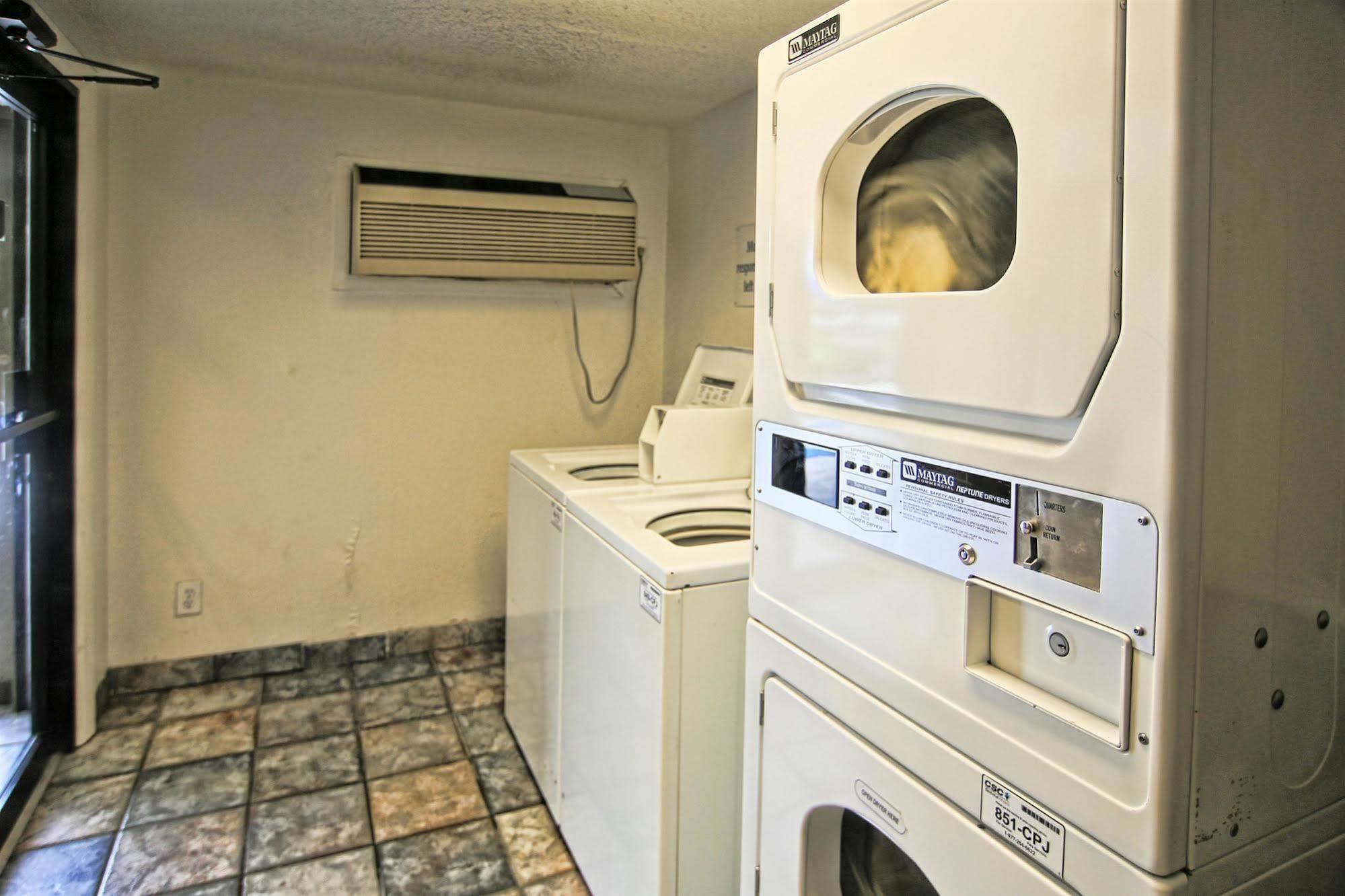 Motel 6 פאלם ביי מראה חיצוני תמונה