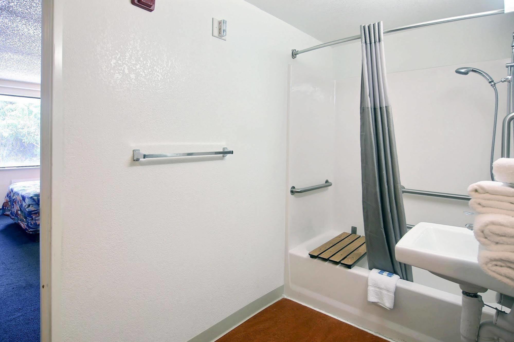 Motel 6 פאלם ביי מראה חיצוני תמונה