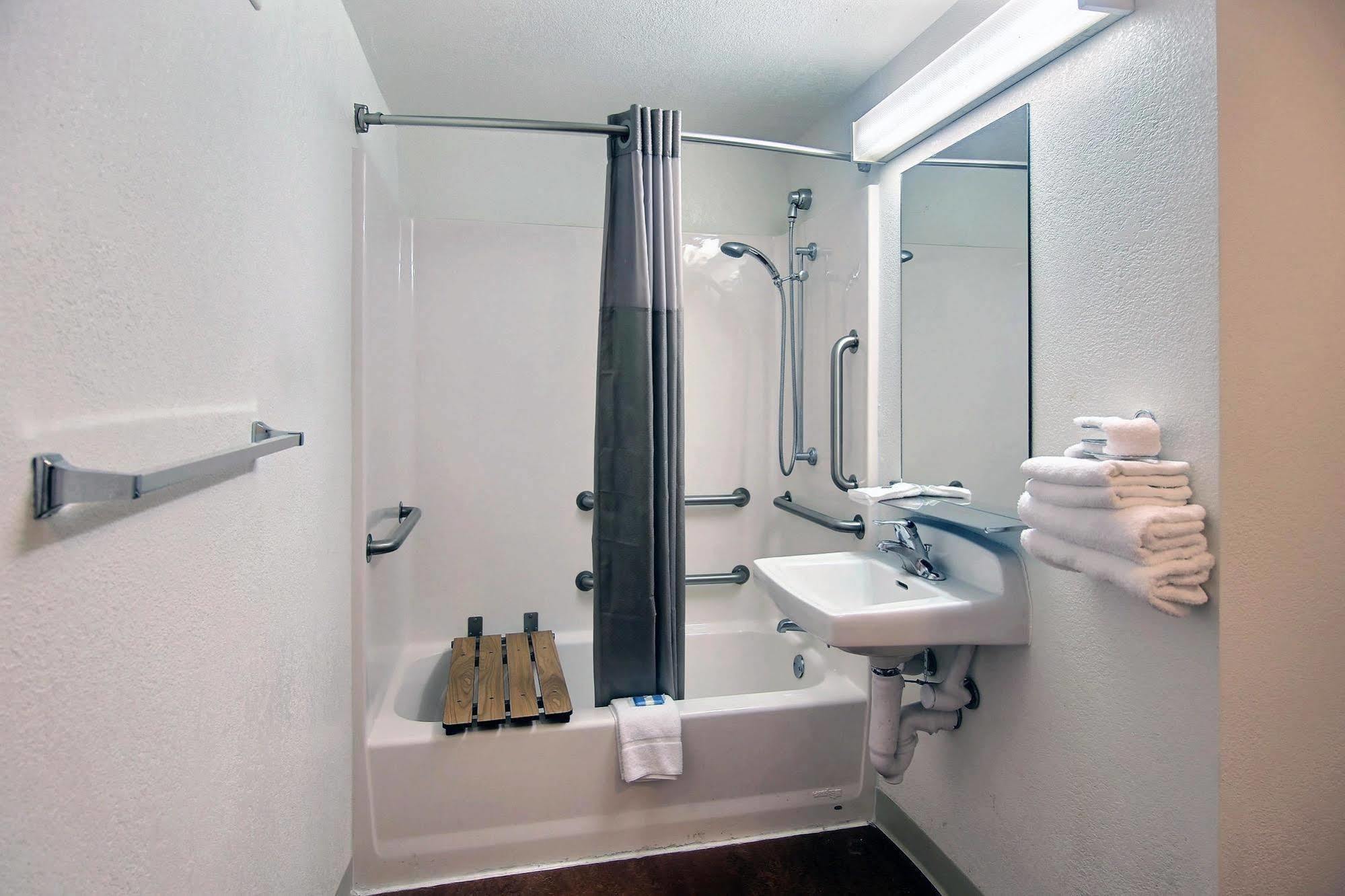 Motel 6 פאלם ביי מראה חיצוני תמונה