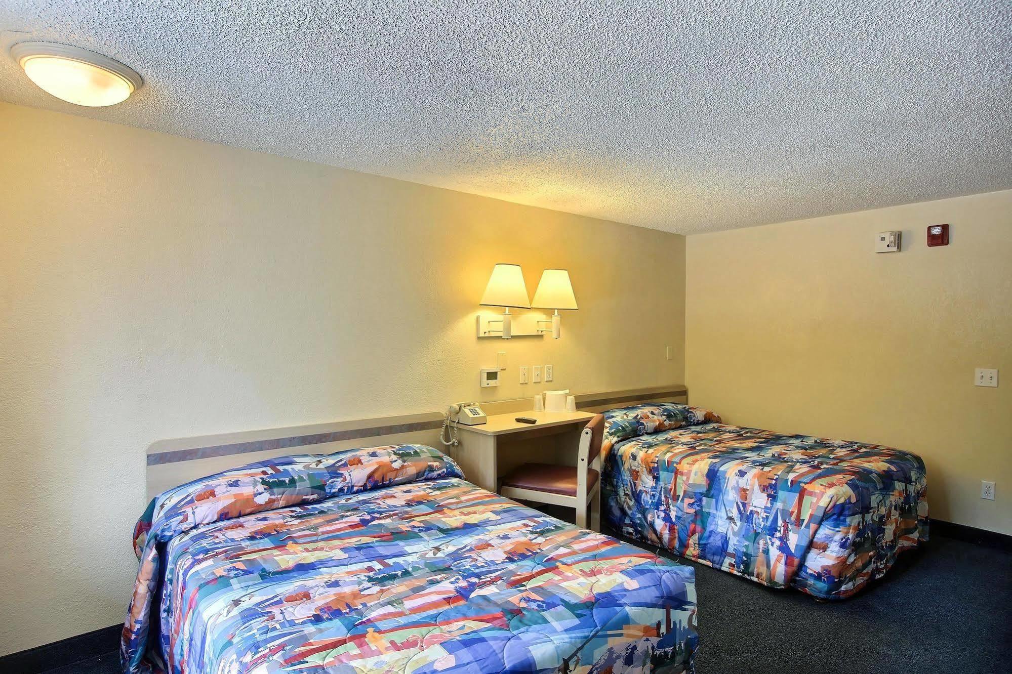 Motel 6 פאלם ביי מראה חיצוני תמונה