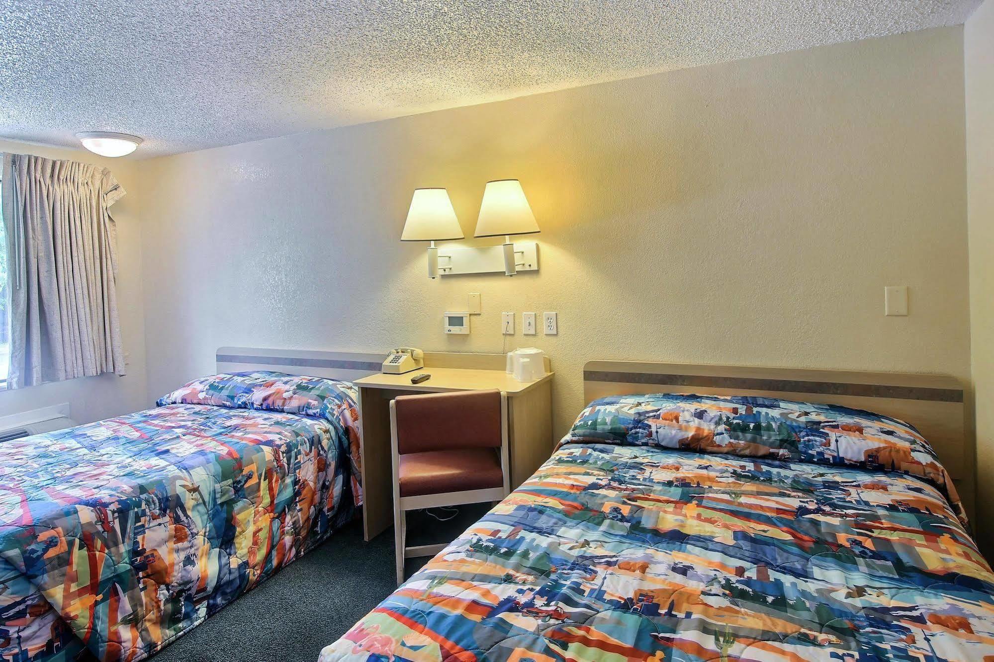 Motel 6 פאלם ביי מראה חיצוני תמונה
